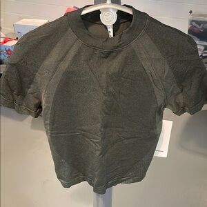 NWT Lululemon women’s army green seamless training short sleeve